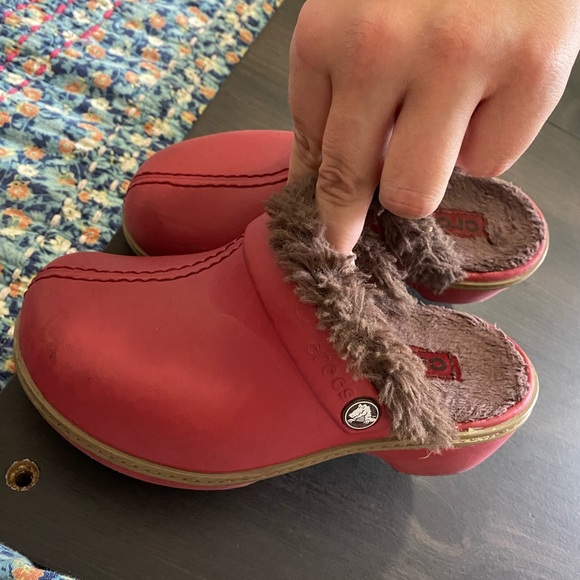 Cute toddler CROCS - fur lined - size 11C - Picture 2 of 7